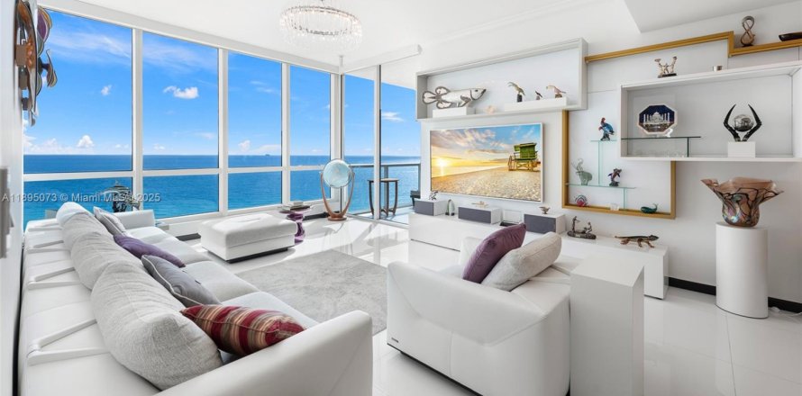 Condominio en Miami Beach, Florida, 2 dormitorios № 1950948
