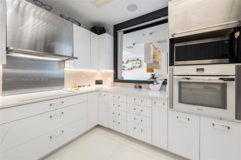 Condominio en alquiler en Miami Beach, Florida, 2 dormitorios, 173.73 m2 № 1950948 - foto 14