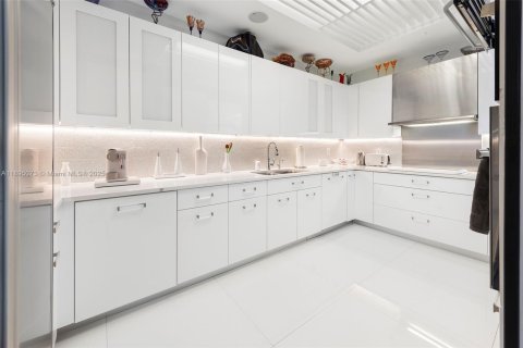 Condominio en alquiler en Miami Beach, Florida, 2 dormitorios, 173.73 m2 № 1950948 - foto 13