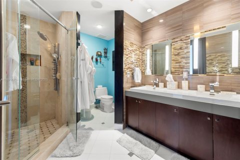 Condominio en alquiler en Miami Beach, Florida, 2 dormitorios, 173.73 m2 № 1950948 - foto 19