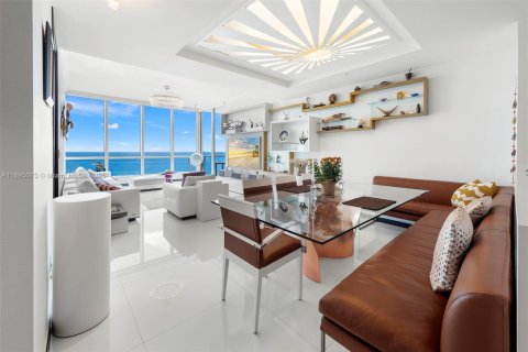 Condominio en alquiler en Miami Beach, Florida, 2 dormitorios, 173.73 m2 № 1950948 - foto 2