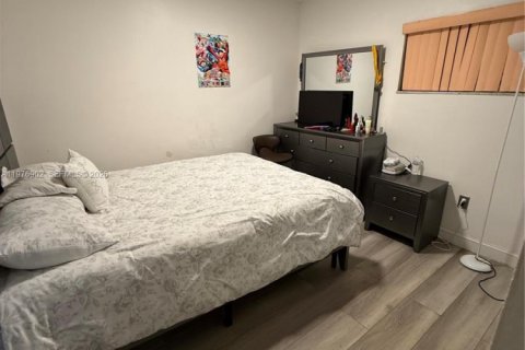 Condo in Hialeah, Florida, 2 bedrooms  № 2040994 - photo 20