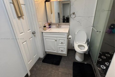 Condo in Hialeah, Florida, 2 bedrooms  № 2040994 - photo 9