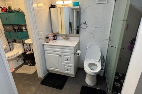 Condo in Hialeah, Florida, 2 bedrooms  № 2040994 - photo 14