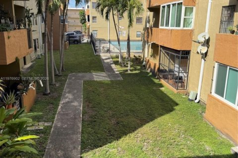 Condo in Hialeah, Florida, 2 bedrooms  № 2040994