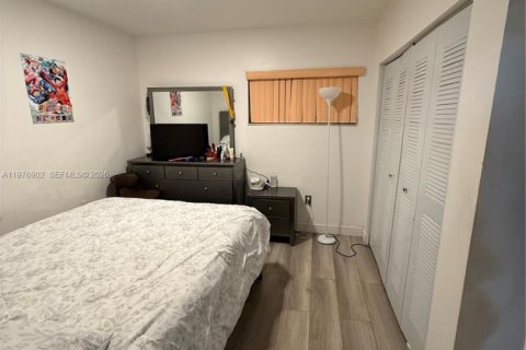 Condo in Hialeah, Florida, 2 bedrooms  № 2040994 - photo 19