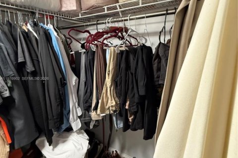 Condo in Hialeah, Florida, 2 bedrooms  № 2040994 - photo 18