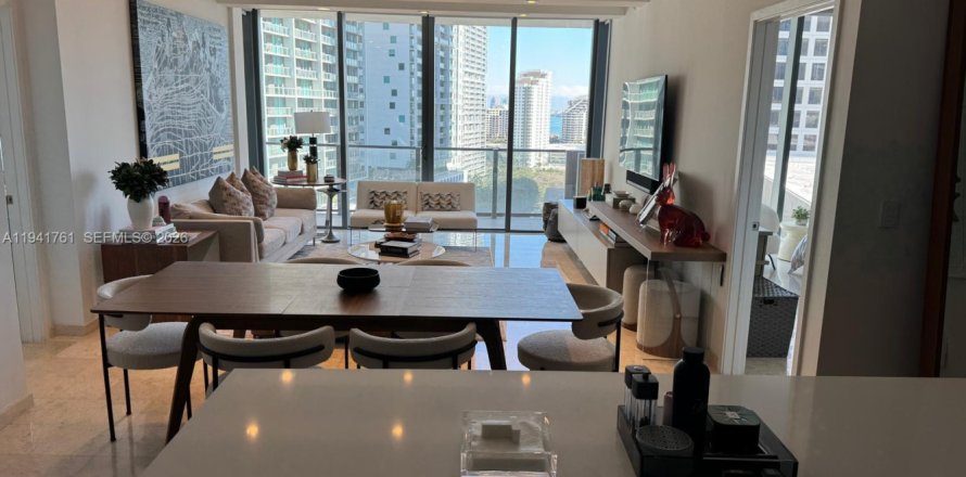 Condo in Miami, Florida, 2 bedrooms  № 2000972