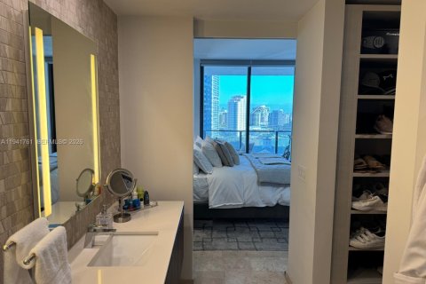 Condo in Miami, Florida, 2 bedrooms  № 2000972 - photo 17