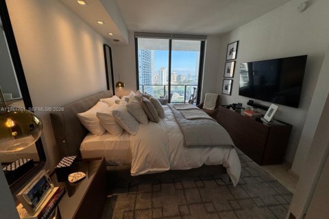 Condo in Miami, Florida, 2 bedrooms  № 2000972 - photo 19