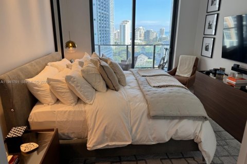 Condo in Miami, Florida, 2 bedrooms  № 2000972 - photo 18