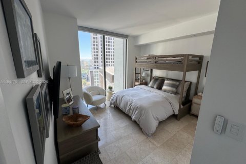 Condo in Miami, Florida, 2 bedrooms  № 2000972 - photo 12