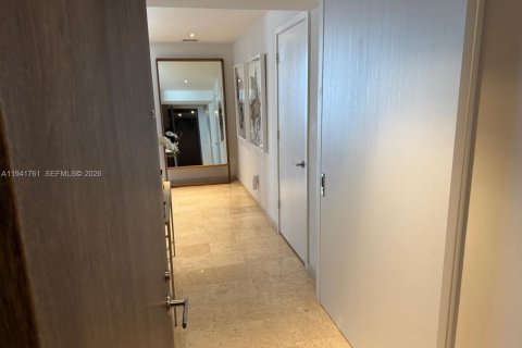 Condo in Miami, Florida, 2 bedrooms  № 2000972 - photo 10