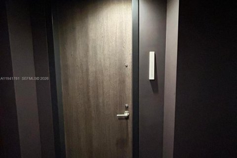 Condo in Miami, Florida, 2 bedrooms  № 2000972 - photo 9