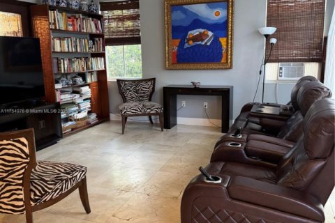 House in Doral, Florida 4 bedrooms, 267.37 sq.m. № 1920855 - photo 4