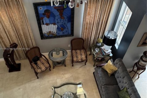 House in Doral, Florida 4 bedrooms, 267.37 sq.m. № 1920855 - photo 5