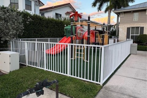 House in Doral, Florida 4 bedrooms, 267.37 sq.m. № 1920855 - photo 20