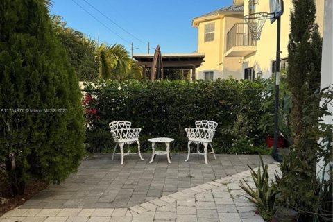 House in Doral, Florida 4 bedrooms, 267.37 sq.m. № 1920855 - photo 21