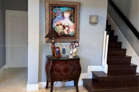 House in Doral, Florida 4 bedrooms, 267.37 sq.m. № 1920855 - photo 3