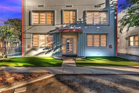 Снять в аренду виллу или дом в Майами, Флорида 1 спальня, 490.52м2, № 1875668 - фото 1