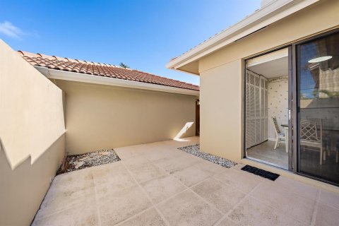 Townhouse in Palm Beach Gardens, Florida 2 bedrooms, 131.74 sq.m. № 2426834 - photo 23