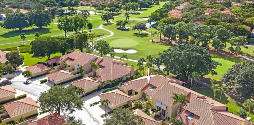 Townhouse in Palm Beach Gardens, Florida 2 bedrooms, 131.74 sq.m. № 2426834