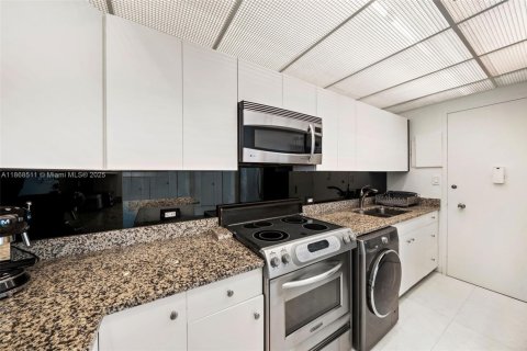 Copropriété à louer à Miami Beach, Floride: 2 chambres, 117.06 m2 № 1981829 - photo 2