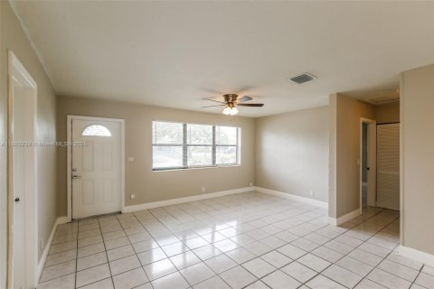 Villa ou maison à louer à Oakland Park, Floride: 3 chambres, 144 m2 № 1931444 - photo 3