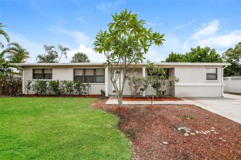 Villa ou maison à louer à Oakland Park, Floride: 3 chambres, 144 m2 № 1931444 - photo 1