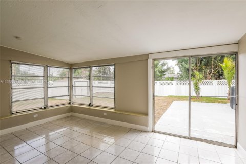 Villa ou maison à louer à Oakland Park, Floride: 3 chambres, 144 m2 № 1931444 - photo 5