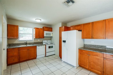 Villa ou maison à louer à Oakland Park, Floride: 3 chambres, 144 m2 № 1931444 - photo 8