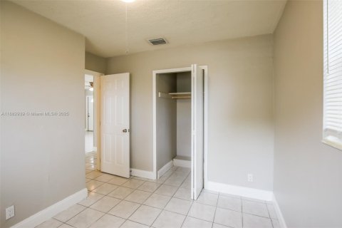 Villa ou maison à louer à Oakland Park, Floride: 3 chambres, 144 m2 № 1931444 - photo 13