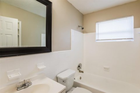 Villa ou maison à louer à Oakland Park, Floride: 3 chambres, 144 m2 № 1931444 - photo 14