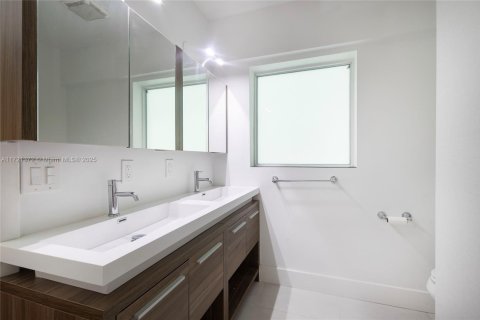 House in Palmetto Bay, Florida 3 bedrooms, 199 sq.m. № 1933906 - photo 21