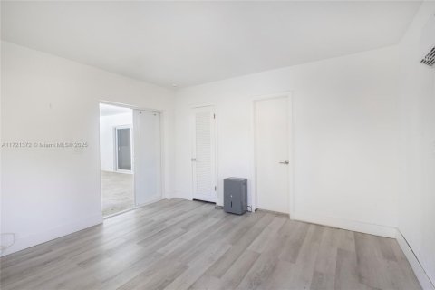 House in Palmetto Bay, Florida 3 bedrooms, 199 sq.m. № 1933906 - photo 27