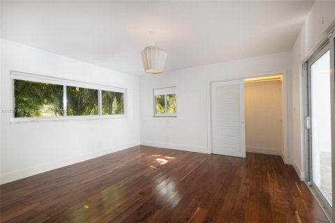 House in Palmetto Bay, Florida 3 bedrooms, 199 sq.m. № 1933906 - photo 19