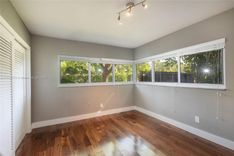 House in Palmetto Bay, Florida 3 bedrooms, 199 sq.m. № 1933906 - photo 23