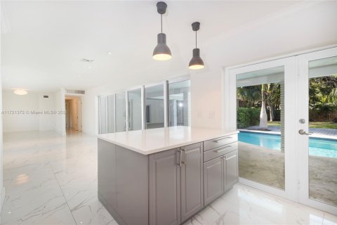 House in Palmetto Bay, Florida 3 bedrooms, 199 sq.m. № 1933906 - photo 11