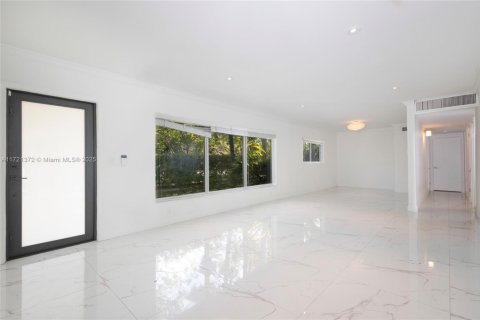 House in Palmetto Bay, Florida 3 bedrooms, 199 sq.m. № 1933906 - photo 12