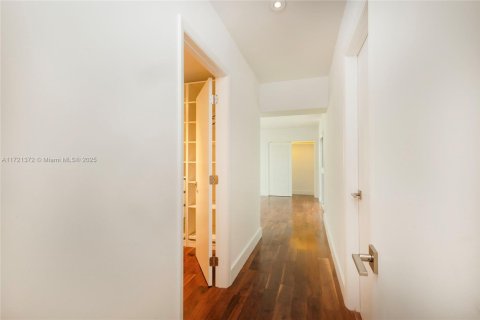 House in Palmetto Bay, Florida 3 bedrooms, 199 sq.m. № 1933906 - photo 17