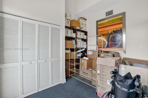 Commercial property in South Miami, Florida № 2031452 - photo 9