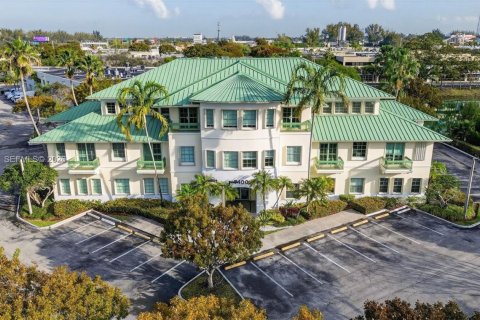 Commercial property in South Miami, Florida № 2031452 - photo 16