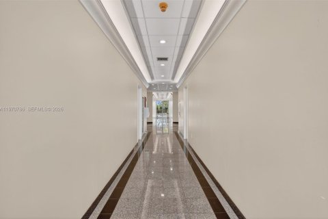 Commercial property in South Miami, Florida № 2031452 - photo 12