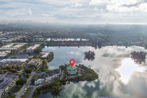 Commercial property in South Miami, Florida № 2031452 - photo 21