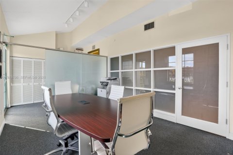 Commercial property in South Miami, Florida № 2031452 - photo 7