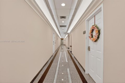 Commercial property in South Miami, Florida № 2031452 - photo 14