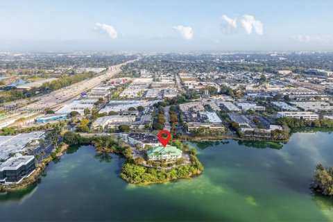 Commercial property in South Miami, Florida № 2031452 - photo 17