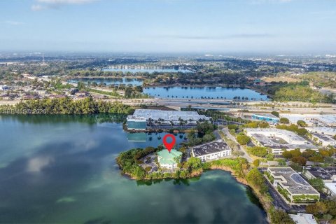 Commercial property in South Miami, Florida № 2031452 - photo 18