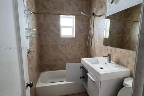 Снять в аренду квартиру в Майами-Бич, Флорида 36.23м2, № 1990575 - фото 10