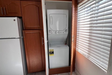 Снять в аренду квартиру в Майами-Бич, Флорида 36.23м2, № 1990575 - фото 8